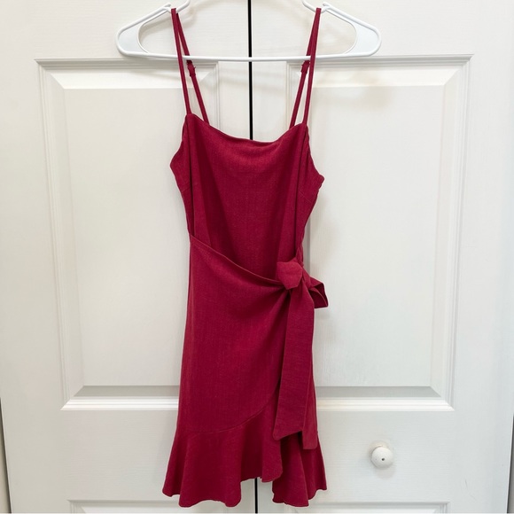caedere mini dress maroon NWT Princess Polly Caedere Mini Dress in Maroon Size 4. Valentines Day vibes :)